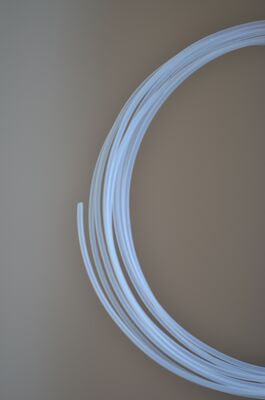 ราคาดี ความหนาแน่นปรากฏ 1.26 ถึง 1.38 G cm3 โพลีเตตระฟลูออโรเอทิลีน เหมาะสำหรับการผลิตปะเก็น วาล์ว และซีลในสภาพแวดล้อมทางเคมีที่รุนแรง ออนไลน์